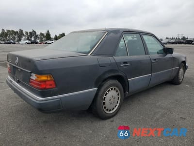Trzecie zdjęcie samochodu z tyłu: 1993 MERCEDES-BENZ 300 E VIN:WDBEA32E5PB994476 - miniatura