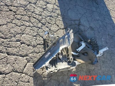 Zdjęcie 12 z 12 samochodu: 2019 BMW 530E VIN:WBAJA9C55KB388568 - miniatura