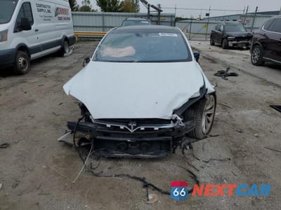 Piąte zdjęcie samochodu w środku: 2016 TESLA MODEL S VIN:5YJSA1E15GF156138 - miniatura