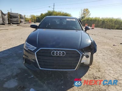 Piąte zdjęcie samochodu w środku: 2017 AUDI A3 SEDAN PREMIUM FWD VIN:WAUAUGFF4H1025726 - miniatura