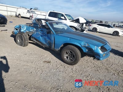 Czwarte zdjęcie samochodu z boku: 1985 CHEVROLET CAMARO VIN:1G1FP87H0FL413701 - miniatura