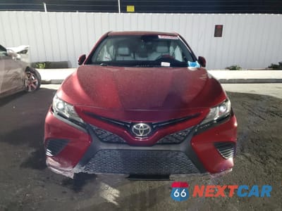 Piąte zdjęcie samochodu w środku: 2018 TOYOTA CAMRY L VIN:4T1B11HK4JU522668 - miniatura