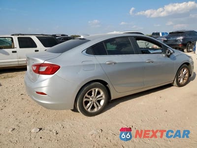 Trzecie zdjęcie samochodu z tyłu: 2019 CHEVROLET CRUZE LT VIN:1G1BE5SM4K7115596 - miniatura