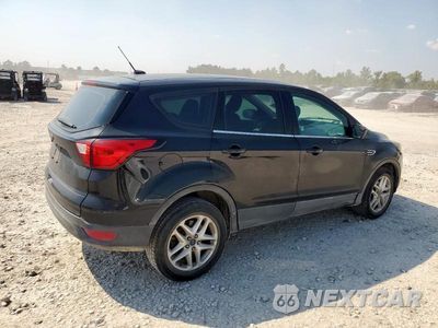 Trzecie zdjęcie samochodu z tyłu: 2019 FORD ESCAPE S VIN:1FMCU0F79KUA46505 - miniatura