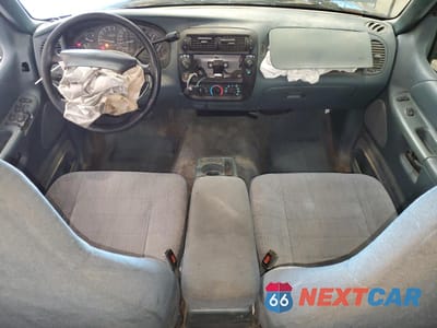 Zdjęcie 8 z 15 samochodu: 1996 FORD EXPLORER VIN:1FMDU34X4TUA32943 - miniatura