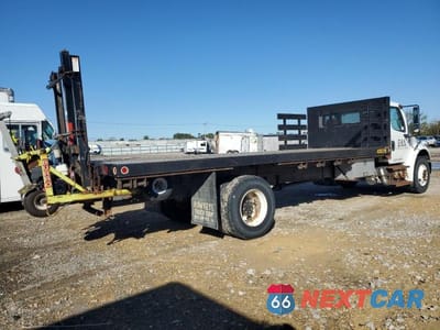 Trzecie zdjęcie samochodu z tyłu: 2014 FREIGHTLINER M2 106 MED - SEMI TRUCK VIN:3ALACXDT1EDFK1095 - miniatura
