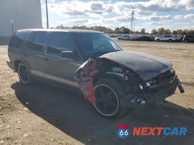 Czwarte zdjęcie samochodu z boku: 2001 CHEVROLET BLAZER VIN:1GNCS13W51K137543 - miniatura