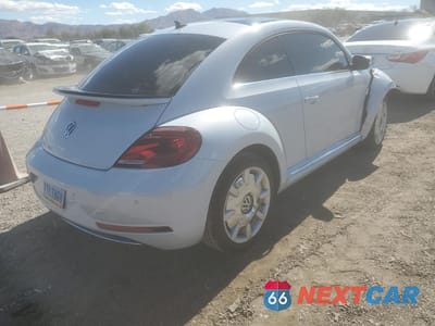 Trzecie zdjęcie samochodu z tyłu: 2019 VOLKSWAGEN BEETLE SE VIN:3VWJD7AT6KM706378 - miniatura