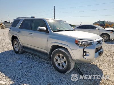 Czwarte zdjęcie samochodu z boku: 2022 TOYOTA 4RUNNER SR5/SR5 PREMIUM VIN:JTENU5JR8N6045840 - miniatura