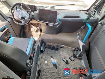 Zdjęcie 8 z 12 samochodu: 2022 RIVIAN EDV 700 VIN:7FCEHDB74NN000863 - miniatura