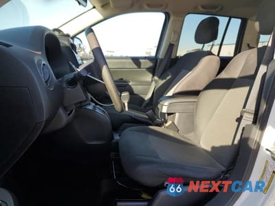 Zdjęcie 7 z 13 samochodu: 2014 JEEP COMPASS SPORT VIN:1C4NJCBA4ED812086 - miniatura