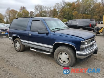 Czwarte zdjęcie samochodu z boku: 1997 CHEVROLET TAHOE K1500 VIN:3GNEK18R9VG117174 - miniatura