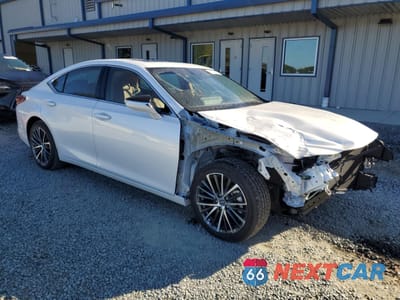 Czwarte zdjęcie samochodu z boku: 2025 LEXUS ES 350 BASE VIN:58ADZ1B14SU197967 - miniatura