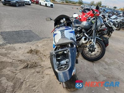 Czwarte zdjęcie samochodu z boku: 2002 SUZUKI GSX VIN:JS1GT74A122102183 - miniatura