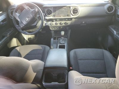Zdjęcie 8 z 12 samochodu: 2017 TOYOTA TACOMA DOUBLE CAB VIN:3TMCZ5AN3HM082566 - miniatura