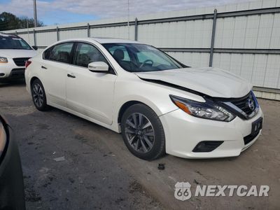 Czwarte zdjęcie samochodu z boku: 2017 NISSAN ALTIMA 2.5 VIN:1N4AL3AP4HC181001 - miniatura