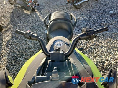Piąte zdjęcie samochodu w środku: 2022 CAN-AM SPYDER ROADSTER F3-S VIN:2BXRDDD20NV001166 - miniatura