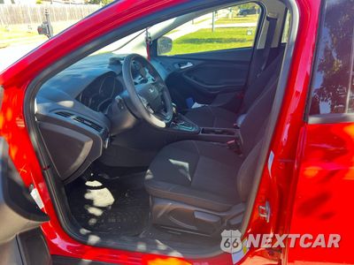 Piąte zdjęcie samochodu w środku: 2015 FORD FOCUS SE VIN:1FADP3F27FL241509 - miniatura