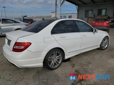 Trzecie zdjęcie samochodu z tyłu: 2013 MERCEDES-BENZ C 250 VIN:WDDGF4HB3DR292132 - miniatura