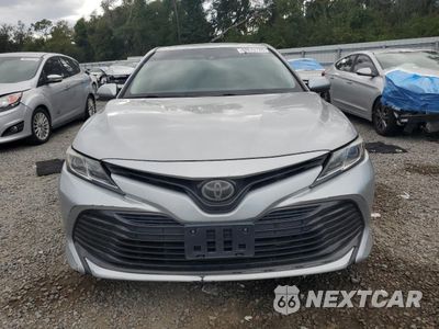 Piąte zdjęcie samochodu w środku: 2018 TOYOTA CAMRY L VIN:4T1B11HK7JU054712 - miniatura
