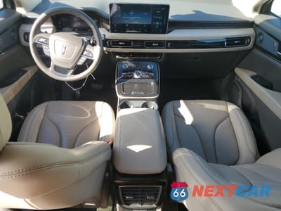 Zdjęcie 8 z 14 samochodu: 2021 LINCOLN NAUTILUS RESERVE VIN:2LMPJ8KP6MBL09027 - miniatura
