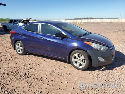 Czwarte zdjęcie samochodu z boku: 2013 HYUNDAI ELANTRA GLS VIN:5NPDH4AE7DH412128 - miniatura