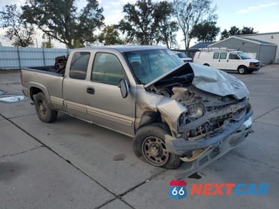 Czwarte zdjęcie samochodu z boku: 1999 CHEVROLET SILVERADO K2500 VIN:1GCGK29UXXE250935 - miniatura
