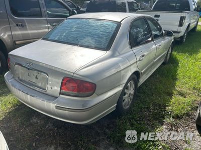 Czwarte zdjęcie samochodu z boku: 2005 HYUNDAI SONATA GLS VIN:KMHWF35H95A106663 - miniatura
