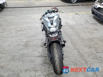 Czwarte zdjęcie samochodu z boku: 2018 KAWASAKI ZX1000 R VIN:JKAZXCR10JA007083 - miniatura