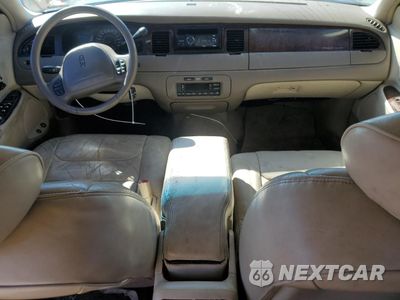 Zdjęcie 8 z 12 samochodu: 2000 LINCOLN TOWN CAR SIGNATURE VIN:1LNHM82W2YY815736 - miniatura