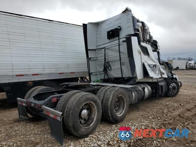 Czwarte zdjęcie samochodu z boku: 2022 VOLVO VNL SEMI TRUCK VIN:4V4NC9EH9NN607268 - miniatura