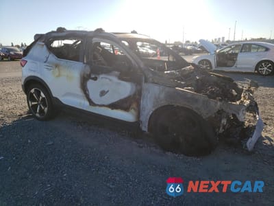 Czwarte zdjęcie samochodu z boku: 2019 VOLVO XC40 T4 INSCRIPTION VIN:YV4AC2HL8K2103239 - miniatura