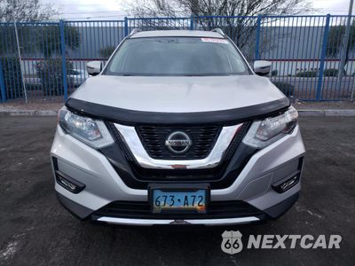 Piąte zdjęcie samochodu w środku: 2018 NISSAN ROGUE S VIN:KNMAT2MV0JP545623 - miniatura