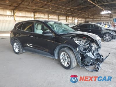 Czwarte zdjęcie samochodu z boku: 2020 FORD ESCAPE SE VIN:1FMCU0G60LUC09310 - miniatura