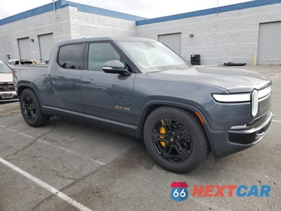 Czwarte zdjęcie samochodu z boku: 2023 RIVIAN R1T ADVENTURE VIN:7FCTGAAA4PN020541 - miniatura