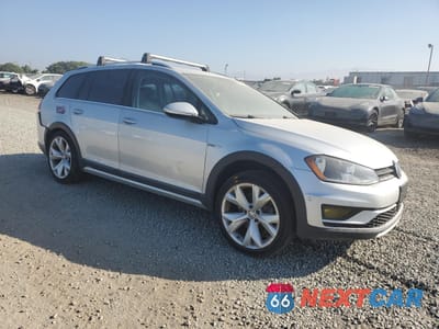 Czwarte zdjęcie samochodu z boku: 2017 VOLKSWAGEN GOLF ALLTRACK S VIN:3VWH17AU2HM534925 - miniatura