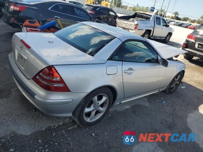 Trzecie zdjęcie samochodu z tyłu: 2003 MERCEDES-BENZ SLK 320 VIN:WDBKK65F33F286140 - miniatura