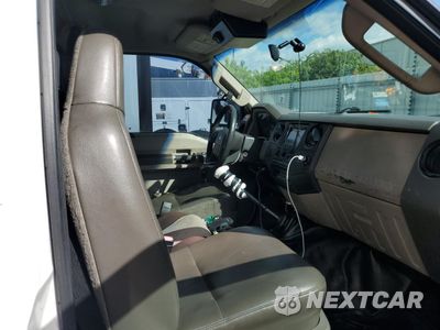 Piąte zdjęcie samochodu w środku: 2009 FORD F550 SUPER DUTY VIN:1FDAF57R59EA79309 - miniatura