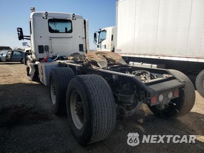 Trzecie zdjęcie samochodu z tyłu: 2019 KENWORTH T880 SEMI TRUCK VIN:1XKZDK9X8KJ290139 - miniatura
