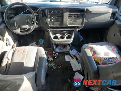 Zdjęcie 8 z 14 samochodu: 2005 CHEVROLET EXPRESS G2500 VIN:1GCGG25V451117544 - miniatura
