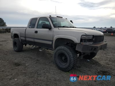 Czwarte zdjęcie samochodu z boku: 2000 CHEVROLET SILVERADO K1500 VIN:1GCEK19T0YE170473 - miniatura