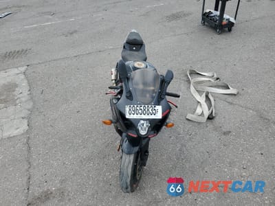 Piąte zdjęcie samochodu w środku: 2019 SUZUKI GSX-R1000 VIN:JS1DM11F3K7100001 - miniatura