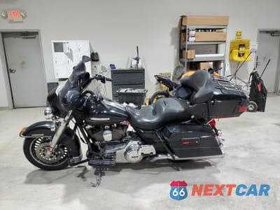 Trzecie zdjęcie samochodu z tyłu: 2012 HARLEY-DAVIDSON FLHTK ELECTRA GLIDE ULTRA LIMITED VIN:1HD1KEM33CB644549 - miniatura
