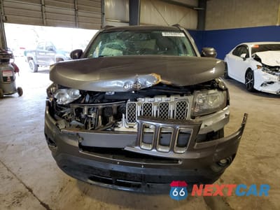 Piąte zdjęcie samochodu w środku: 2016 JEEP COMPASS LATITUDE VIN:1C4NJDEB1GD596324 - miniatura