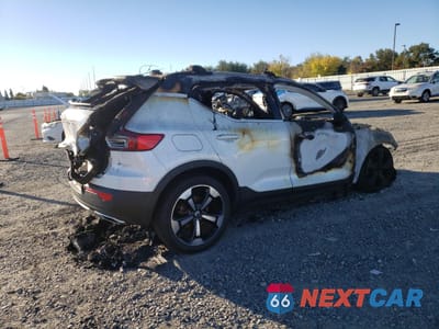 Trzecie zdjęcie samochodu z tyłu: 2019 VOLVO XC40 T4 INSCRIPTION VIN:YV4AC2HL8K2103239 - miniatura