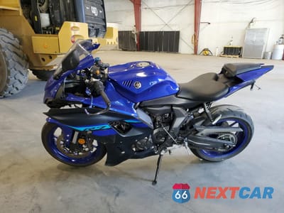 Trzecie zdjęcie samochodu z tyłu: 2024 YAMAHA YZFR7 VIN:JYARM38E7RA009407 - miniatura