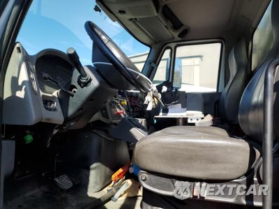 Piąte zdjęcie samochodu w środku: 2018 INTERNATIONAL 7500 FUEL TRUCK VIN:3HAWNTAT1JL474061 - miniatura