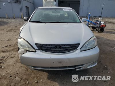 Piąte zdjęcie samochodu w środku: 2004 TOYOTA CAMRY LE VIN:4T1BF30K84U579971 - miniatura