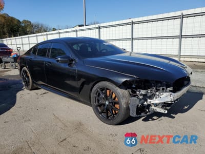 Czwarte zdjęcie samochodu z boku: 2022 BMW M850XI VIN:WBAGV8C09NCH96974 - miniatura