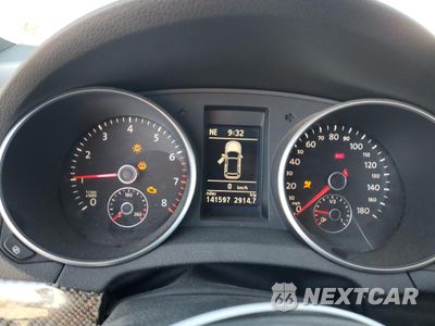 Zdjęcie 9 z 13 samochodu: 2010 VOLKSWAGEN GTI VIN:WVWED7AJ6AW340861 - miniatura